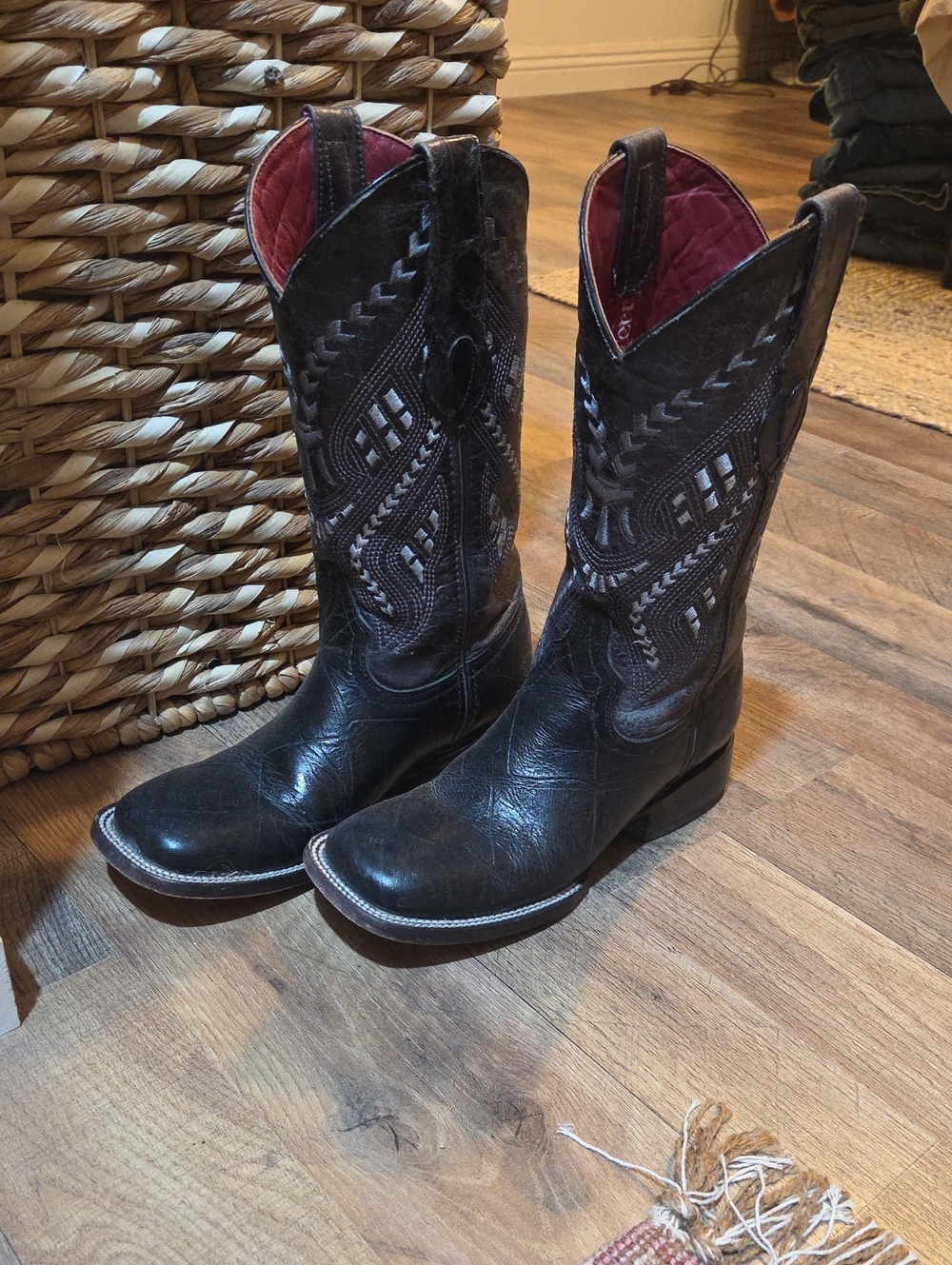Ferrini Black Western Embroidered Leather Heeled Boots with Red Lining